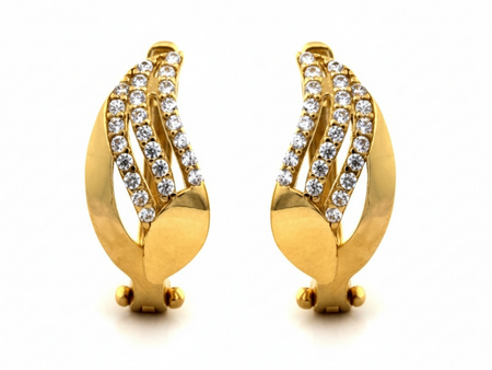 Złote kolczyki angielskie zapięcie do każdej stylizacji