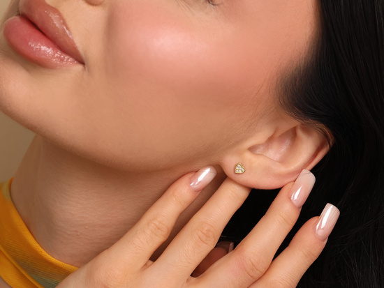 Kolczyki złote serce z cyrkoniami na sztyfcie