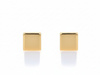 Kolczyki złote małe kwadraciki przy uchu