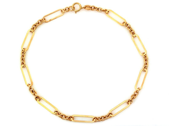 Złota bransoletka z dużych ogniw modna na czasie