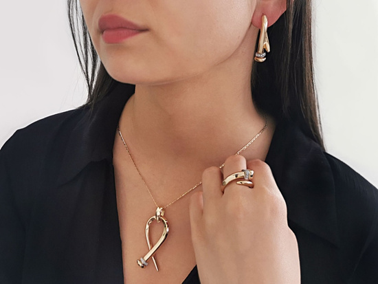 Zawieszka złota modny gwóźdź sztywna efektowna