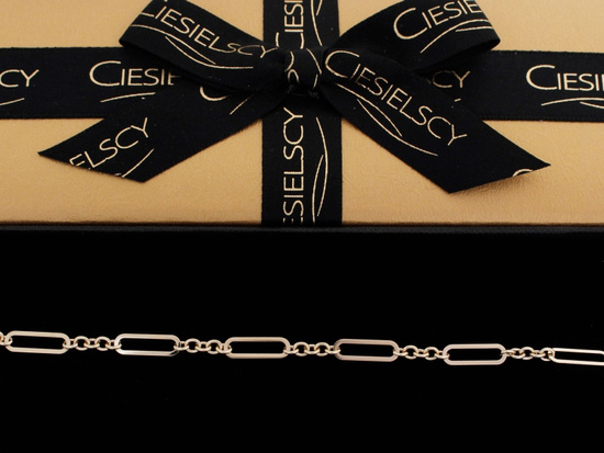 Złota bransoletka z dużych ogniw modna na czasie