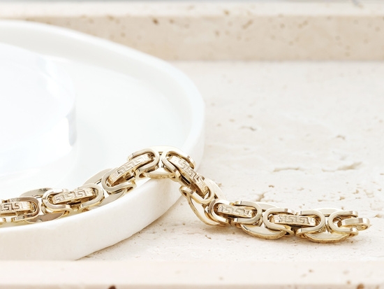 Gruba złota bransoleta z greckim wzorem