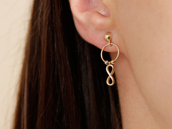 Kolczyki złote wiszące na sztyfcie z nieskończonością