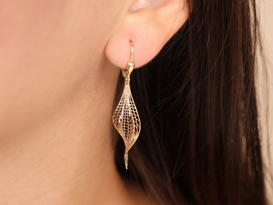 Ażurowe złote kolczyki wiszące