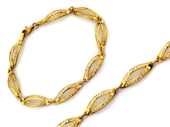 Złota bransoletka z modowym wzorem