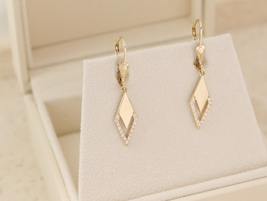 Kolczyk złote wiszące romby z kamieniami