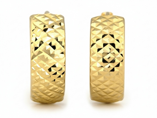 Kolczyki złote angielskie frezowane zdobione w kratkę