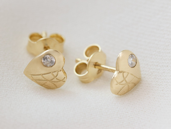 Kolczyki złote małe serce na sztyfcie