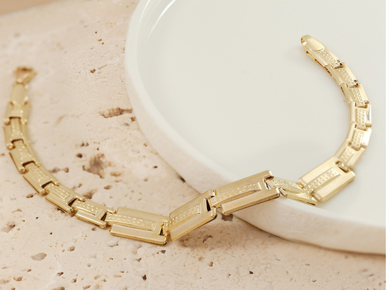 Złota bransoletka z prostokątnych elementów
