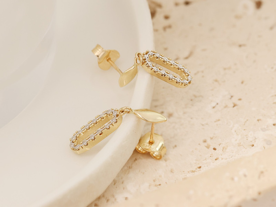 Kolczyki złote delikatne wiszące na sztyfcie owalne