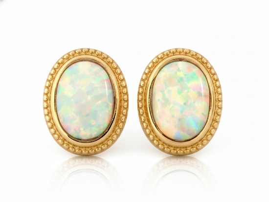 Kolczyki złote owalne na sztyfcie z opalem