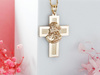 Złota zawieszka krzyżyk Jezus w koronie cierniowej
