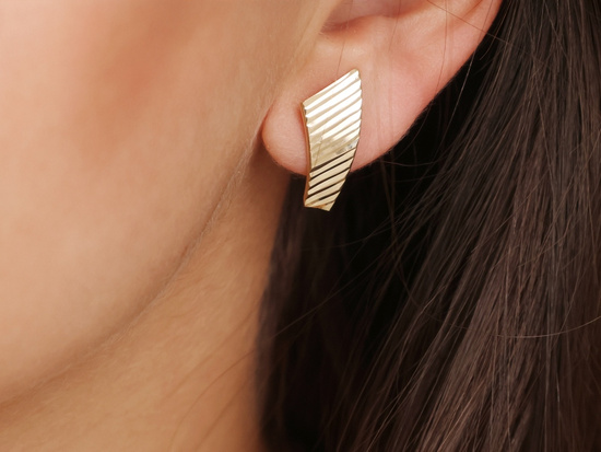 Kolczyki złote do każdej stylizacji