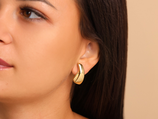 Kolczyki złote nowoczesne trójkątne dmuchane na sztyfcie