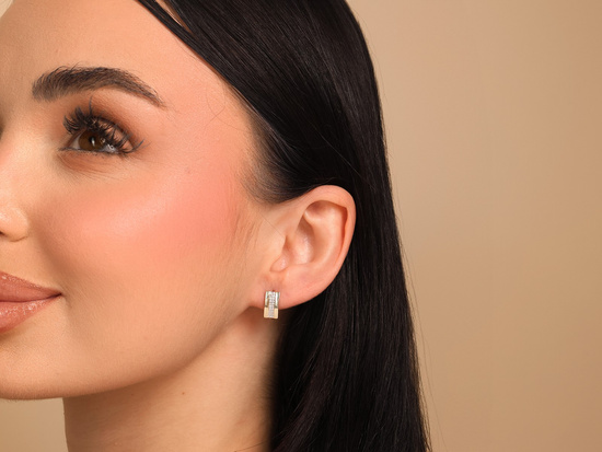 Delikatne złote kolczyki angielskie z cyrkoniami