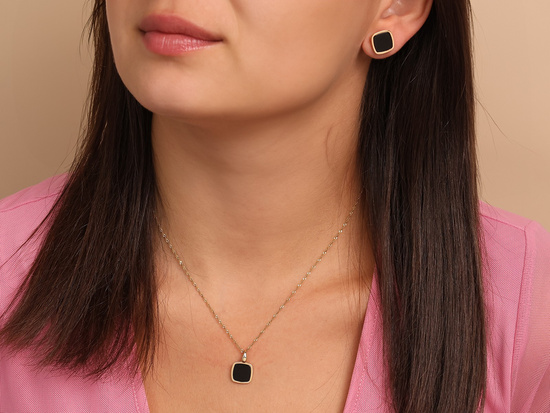 Zawieszka złota kwadratowa z czarnym kamieniem syntetycznym