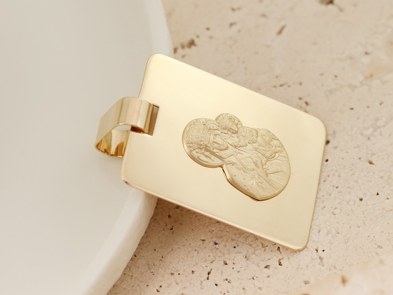 Duży złoty medalik prostokątny z Matką Boską Częstochowską