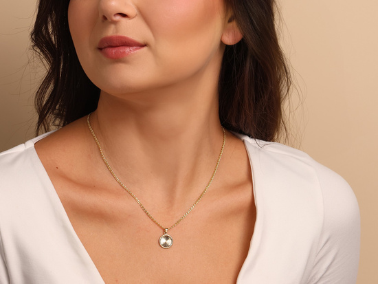 Zawieszka złota subtelna okrągła frezowana