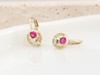 Kolczyki złote angielskie z czerwoną cyrkonią