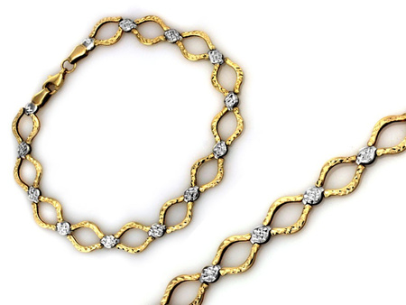 Złota bransoletka idealna na Dzień Matki