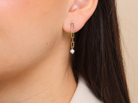 Kolczyki złote wiszące z perłą na sztyfcie