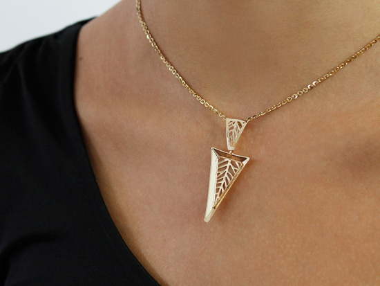 Zawieszka złota duża ażurowa modna z trójkątów