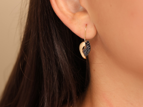 Kolczyki złote na biglu z czarnymi cyrkoniami z czarnym rodem