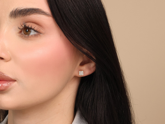 Kolczyki złote kwiatki z cyrkoniami na sztyfcie