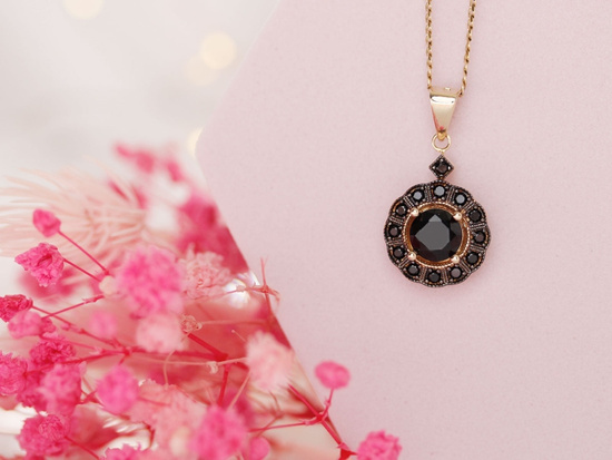 Zawieszka złota okrągła markiza z onyksami