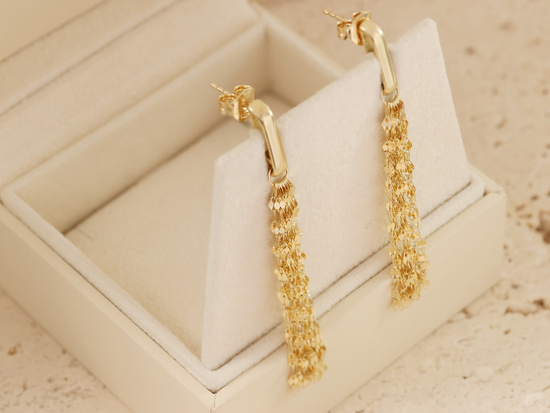 Kolczyki złote długie wiszące z łańcuszków na sztyfcie