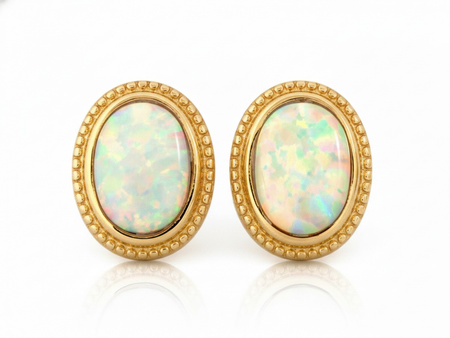 Kolczyki złote owalne na sztyfcie z opalem