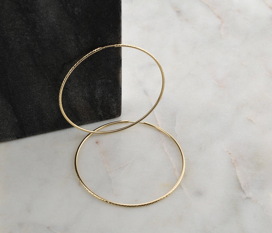 Złote kolczyki 375 koła 62 mm, diamentowane szarniry