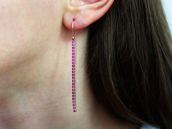 Kolczyki złote długie wiszące z czerwonymi cyrkoniami