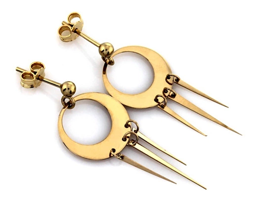 Kolczyki złote kółka z wiszącymi ostrymi trójkątami