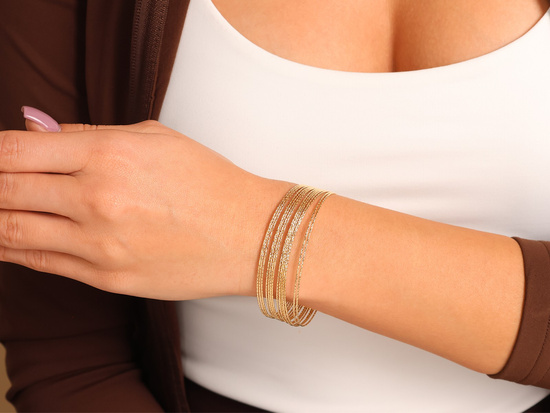 Szeroka złota bransoleta sztywna z obręczy