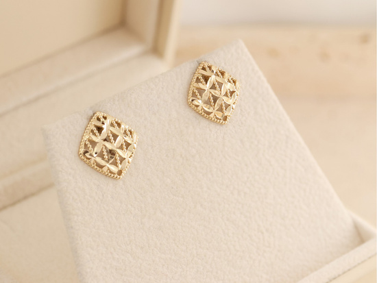 Kolczyki złote kwadratowe ażurowe na sztyfcie