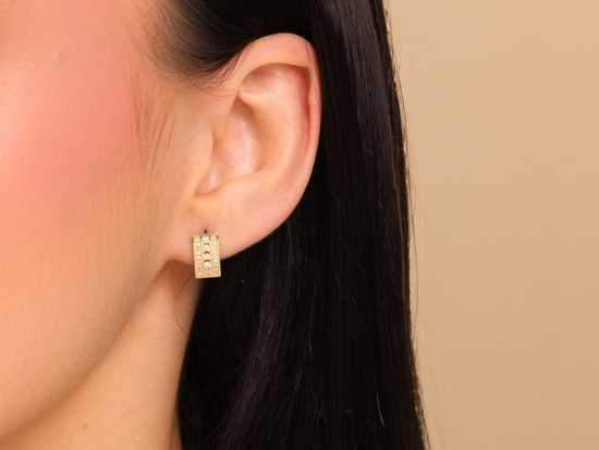 Kolczyki złote prostokątne z cyrkoniami na zapięciu angielskim