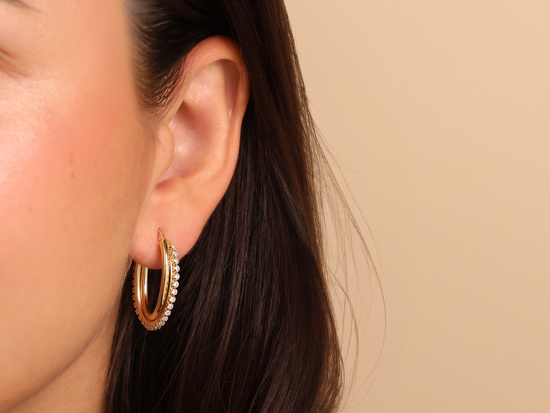 Złote kolczyki owalne z cyrkoniami angielskie zapięcie