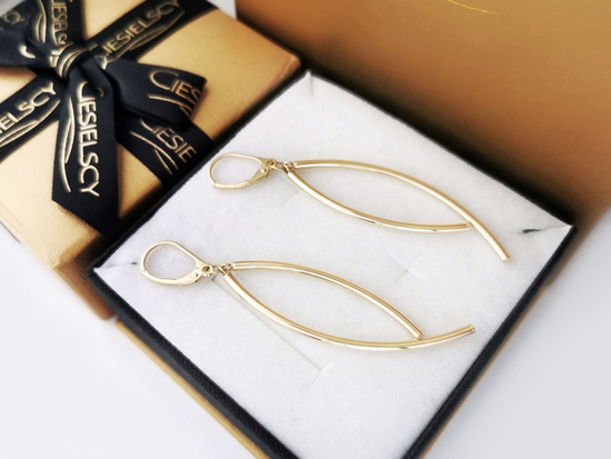 Kolczyki złote długie sztywne nowoczesne