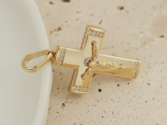 Zawieszka złoty krzyżyk z Jezusem z cyrkoniami