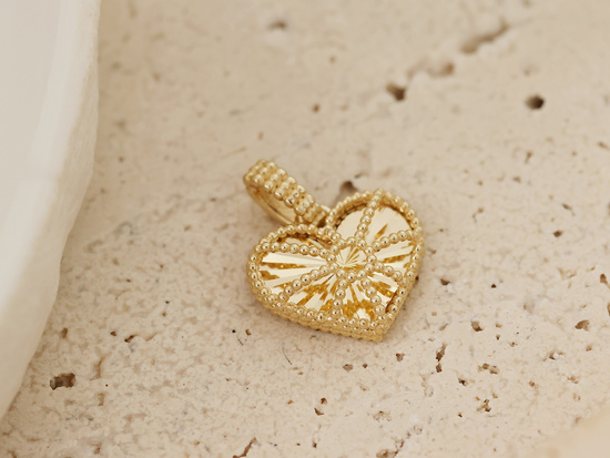 Zawieszka złota błyszczące przestrzenne ażurowe serce
