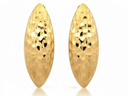 Złote kolczyki na angielskim zapięciu