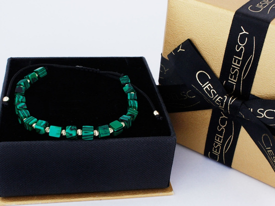 Bransoletka złota kulki i kostki z malachitów na czarnym sznurku