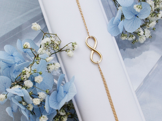 Bransoletka złota celebrytka z nieskończonością