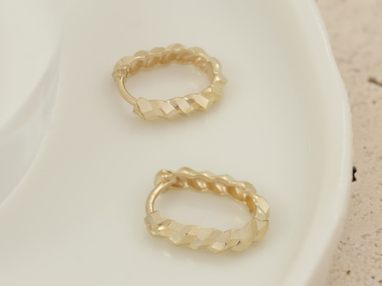 Kolczyki złote błyszczące oryginalne owalne