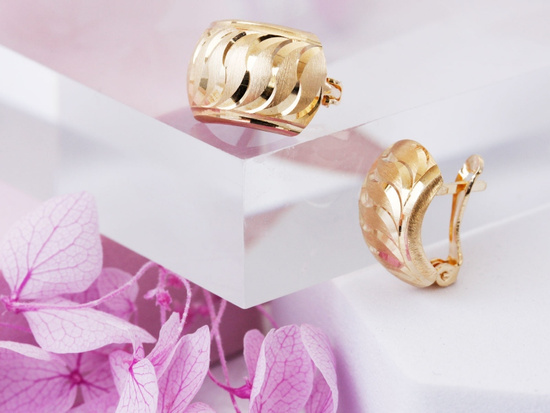 Kolczyki złote popularny wzór blaszki z satyną